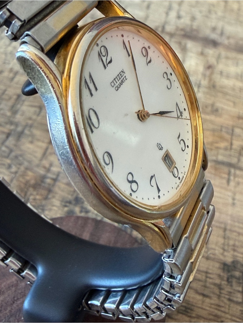 Vintage Citizen Two-Tone Gold and Silver Quartz Dress Watch with White Dial - Picture 4 of 7